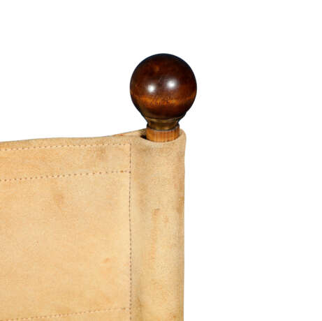 A PAIR OF WALNUT CAMPAIGN STYLE FOLDING CHAIRS - Foto 5