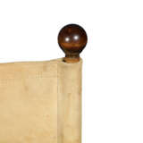 A PAIR OF WALNUT CAMPAIGN STYLE FOLDING CHAIRS - Foto 5