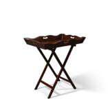 AN ENGLISH MAHOGANY BUTLER'S TRAY AND STAND - Foto 1