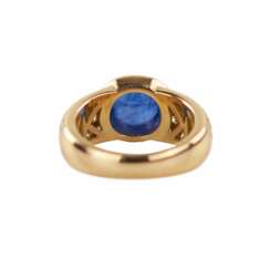 Gold ring with sapphire and diamonds. 