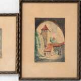 Konv. 3 Aquarelle, Fiebiger, A., "Burgansicht", 9,5x6,5 cm, "Im Laubengang", 6x9,5 cm, u. "Burgtor", 8x6 cm, sign. u.r., Gebrauchspuren, hinter Glas und Rahmen - photo 1