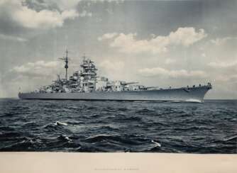 &quot;Schlachtschiff Bismarck&quot;, Aufnahme Blohm &amp; Voß, Hamburg, Kupfertiefdruck Gustav Petermann Druckerei Hamburg, 37,5x57 cm, hinter Glas und Rahmen
