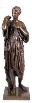 Bronze-Figur &quot;Statue der Artemis bzw. Diana&quot; nach dem antiken Vorbild der &quot;Diana Gabii&quot;, 19. Jh., braun patiniert, auf quadratischer Plinthe, Ges.-H. 65 cm - Maintenant aux enchères