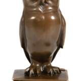 Bronze-Figur "Uhu auf Buch", braun gefasst, Nachguß, bez. "C. Potter, Gießerplakette "JB Deposee", H. 22,5 cm - photo 1