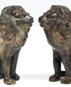 Скульптуры. 2 Bronze-Figuren &quot;Sitzender Löwe&quot;, dunkel gefasst, Italien 1970er Jahre, H. 17,5 cm
