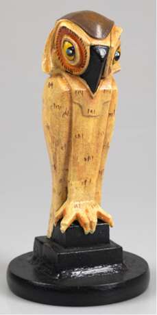 Figur im Art Deco-Stil "Eule", Gußeisen, auf Steinplatte, farbig gefasst, Ges. H. 28,5 cm - photo 1