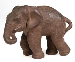 Bach, Else (1899 Heidelberg-1951 Pforzheim), &quot;Elefant&quot;, dunkelbraune Tonskulptur, unglasiert, Karlsruher Keramik, sehr selten, H. 16,5 cm