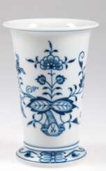 Meissen-Vase, Zwiebelmuster, Schwertermarke mit 1 Schleifstrich, H. 14 cm