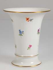 Meissen-Kratervase, Streublume mit Goldrändern, 1. Wahl, Stand mit min. Chip, H. 16,5 cm