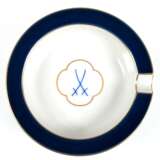 Meissen-Aschenbecher, rund, kobaltblauer Rand und Goldränder, mittig blaue Schwertermarke, 1. Wahl, Dm. 9,5 cm - Foto 1
