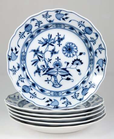 6 Meissen-Speiseteller, Zwiebelmuster, um 1900, Neuer Ausschnitt, Knaufschwerter, 1. Wahl, Dm. 25 cm - фото 1