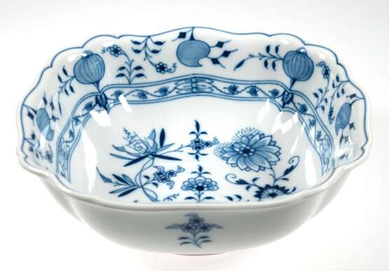 Meissen-Schale, quadratisch, Zwiebelmuster, Schwertermarke mit 4 Schleifstrichen, 9,5x28x27,5 cm - Foto 1