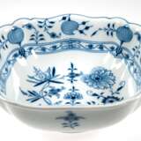 Meissen-Schale, quadratisch, Zwiebelmuster, Schwertermarke mit 4 Schleifstrichen, 9,5x28x27,5 cm - Foto 1