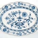 Meissen-Platte, oval, Zwiebelmuster, um 1900, Knaufschwerter mit 2 Schleifstrichen, 4,5x35x24,5 cm - photo 1