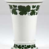 Meissen-Kratervase, Weinlaub, Schwertermarke mit 1 Schleifstrich, H. 16 cm - photo 1
