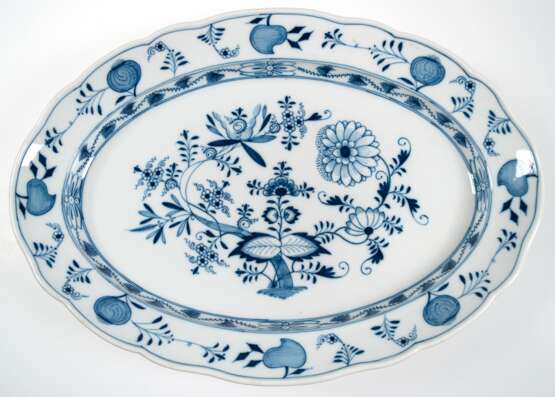 Große Meissen-Platte, oval, Zwiebelmuster, Neuer Ausschnitt, Schwertermarke 1850-1924 mit 2 Schleifstrichen, L. 45 cm - Foto 1