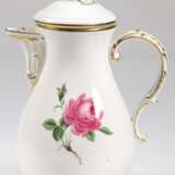 Meissen-Kaffeekanne, Rote Rose, Neuer Ausschnitt, 2. Wahl, H. 25 cm - photo 1