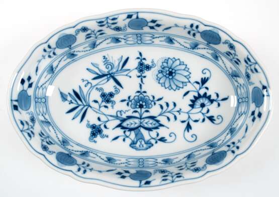 Meissen-Platte, oval, Zwiebelmuster, Schwertermarke mit 4 Schleifstrichen, 4,5x15,5x17,5 cm - photo 1