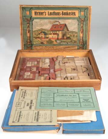 Richter´s Landhaus-Baukasten, Original 301, mit Steinen, Packplan und Zubehör sowie Bauvorlagen und Schnittplan, Gebrauchspuren und bespielt, 38x27 cm - фото 1