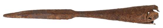 Lanzenspitze, Bodenfund, Eisen, stark korrodiert, L. 28 cm - photo 1