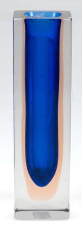 Kleine Murano-Vase, vierkantig, blauer Innenfang, Rand mit Chip, H. 14,2 cm - photo 1
