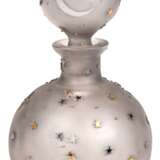 Flakon, graues Mattglas mit Sternbesatz, eingeschliffener Stopfen, Rand best., Ges.-H. 12,5 cm - photo 1