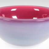 Murano-Glasschale, Sommerso, sign., mit weißem und rosa Innenfang, H. 6,5 cm, Dm. 15,3 cm - Foto 1