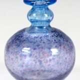 Kleine Studio-Glasvase, sign., gebaucht, mit blauen Einschmelzungen, H. 7 cm - photo 1