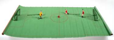 Originales Tipp-Kick-Spiel, 1950er Jahre, Made in Germany, stark bespielt, Kopf eines Torwartes fehlt