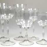 6 Jugendstil-Gläser, Entwurf Fritz Rehm (1871-1928) für Peill & Sohn, Klarglas, H. 15,3 cm bis 19,8 cm - Foto 1