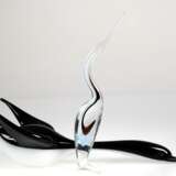 2 Murano-Vogelfiguren, dabei Reiher, Klarglas mit weinroten und hellblauen Einschmelzungen H. 29 cm und Ente, mit schwarz-weißem Korpus (kopflastig), H. 10 cm, L. 40 cm - фото 1