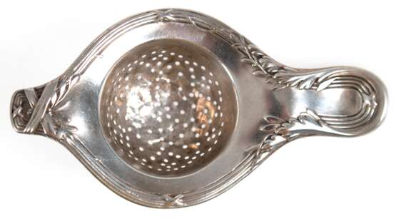 Teesieb, 800er Silber, mit Kreuzbanddekor, Gebrauchspuren, Gew. 37,2 cm, L. 11,8 cm - photo 1
