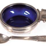 Gewürzschälchen mit Löffel, Georg Jensen, Dänemark, 925er Silber mit blauer Emailleeinlage, Nr. 7, Handhabe und Löffel mit Perlrand, Dm. 4,3 cm - photo 1
