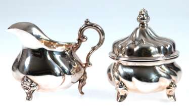 Zuckerdose und Sahnekännchen, 925er und 835er Silber, geschweift gerippt, Ges.-Gew. 187 g, H. 9 cm und 8 cm