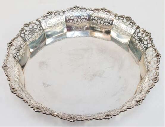 Anbietschale, Schweden 1934, Silber, punziert, 350 g, flache polygonale Form mit durchbrochener Wandung, H. 4 cm, Dm. 26 cm - photo 1