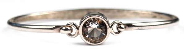 Armreif, 925er Silber, ca. 12,2 g, mit weißem Spinell ? von ca. 3 ct., Innenmaße ca. 5,8 x 4,8 cm - photo 1
