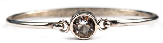 Armreif, 925er Silber, ca. 12,2 g, mit weißem Spinell ? von ca. 3 ct., Innenmaße ca. 5,8 x 4,8 cm - photo 1