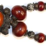 Ethnoschmuck, Nomaden-Kette, Nordafrika, wohl Tuareg, silberfarbenes Metall und braune Glieder, L. ca. 87 cm - фото 1