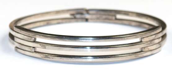 Armreif, 800er Silber, moderne Gestaltung, mit 2 Scharnieren, Gew. 29 g, Innen-Dm. 6,1 cm - photo 1