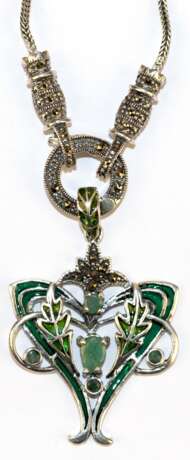 Fuchsschwanzkette mit Wechselclip, 925er Silber, mit Karabinerverschluß, L. ca. 46 cm, ca.13 g, Anhänger im Jugendstil, 925er Silber, Email, Smaragde, Markasit, Maße mit Öse ca. 4,9 x 3,2 cm - фото 1