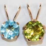 2 Anhänger, GG, 1 x 14 kt. mit Blautopas ca. 3 mm und 1 x 10 kt. mit Peridot, ca. 6 mm - фото 1