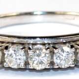 Brillant-Ring, 585er WG, in Reihe besetzt mit 5 Brillanten von zus. ca. 0,5 ct., Ges.-Gew. 3,51 g, RG 60 - photo 1