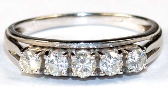 Brillant-Ring, 585er WG, in Reihe besetzt mit 5 Brillanten von zus. ca. 0,5 ct., Ges.-Gew. 3,51 g, RG 60 - photo 1