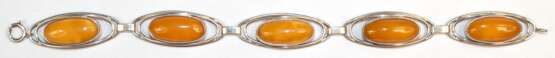 Bernstein-Armband, Fischland, 835er Silber, besetzt mit 5 Butterscotch-Cabochons, L. 19 cm - photo 1