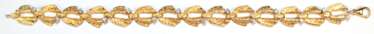 Brillant-Armband, 750er GG/WG, ausgefasst mit 14 Brillanten von zus. ca. 0,42 ct., LR-VVS, strukturierte Oberfläche, Karabinerverschluss, Ges.-Gew. 19,75 g, L. ca. 19 cm (Wiederbeschaffungswert lt. Expertise 7.100,- €)…