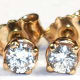 Brillant-Ohrstecker, 585er GG, je besetzt mit Solitär von ca. 0,20 ct., Ges.-Gew. 1,1 g - фото 1