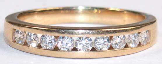 Brillant-Ring, 585er GG, in der Schiene 9 Brillanten von zus. ca. 0,45 ct., Ges.-Gew. 3,99 g, RG 58 - photo 1