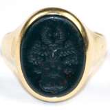 Siegelring, 585er GG, ovale Onyx-Platte mit tief geschnittenem Wappen (Gemme), Ges.-Gew. 6,26 g, RG 62 - Foto 1