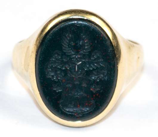 Siegelring, 585er GG, ovale Onyx-Platte mit tief geschnittenem Wappen (Gemme), Ges.-Gew. 6,26 g, RG 62 - Foto 1