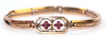 Jugendstil-Armband, Doublé, Mittelteil blütenförmig mit roten Schmucksteinen besetzt, flexibel, L. ca. 18 cm